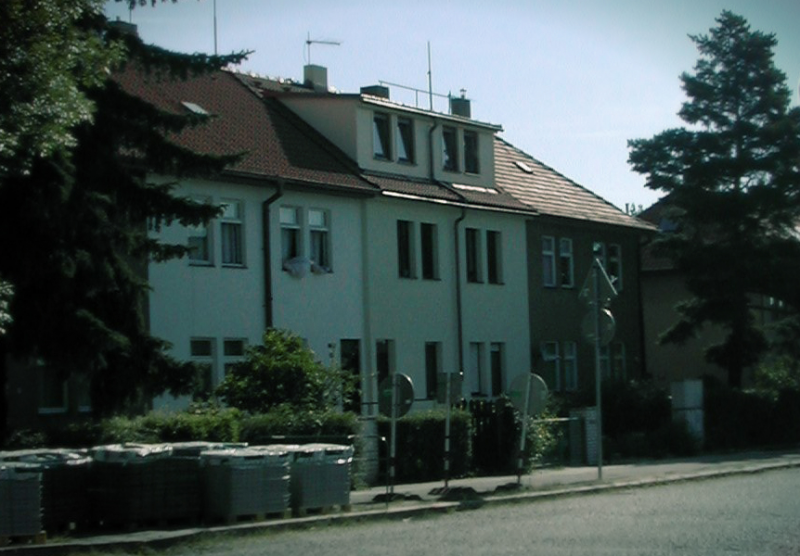 Rekonstrukce řadového domu Na Větrníku - Pohled z ulice